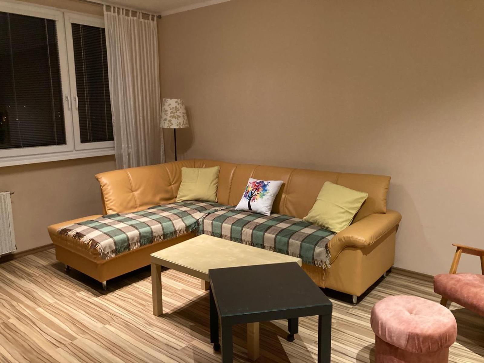 Apartman Hodonin 7 7 7 2 3 4 1 9 4 ภายนอก รูปภาพ